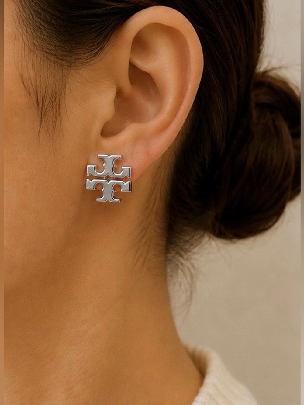 Tory Burch Large Silver Double-T Logo Stud Earrings / Original packaging 🩶 - Picture 3 of 8